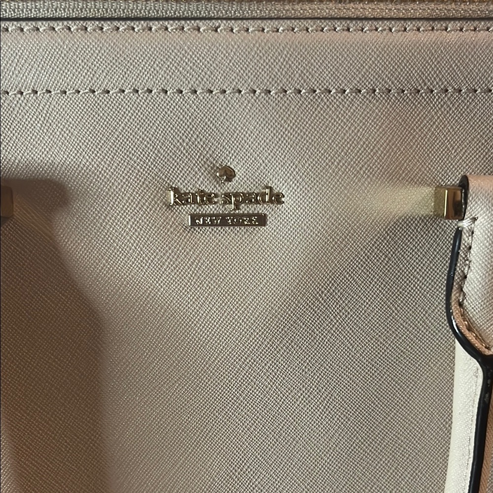 Kate Spade Cream Shoulder Bag with Elegant Design
